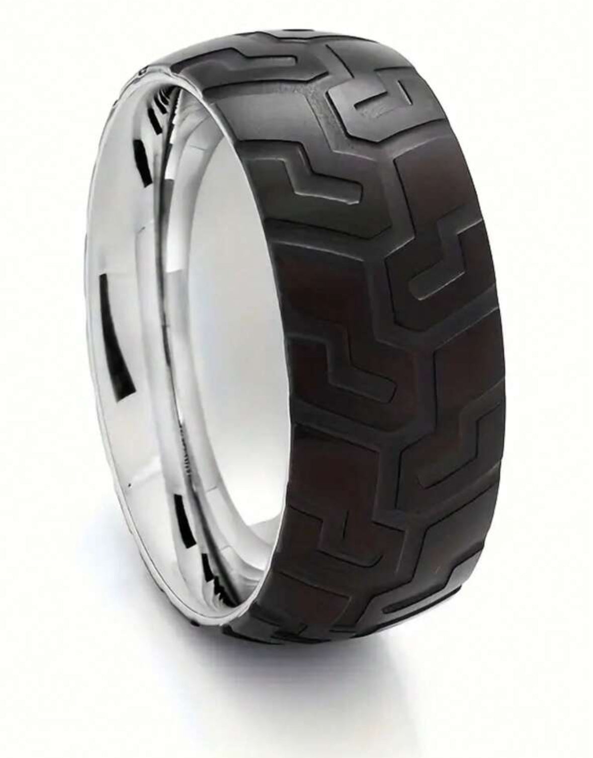 🔩 Sleek Steel Tire Ring Accent