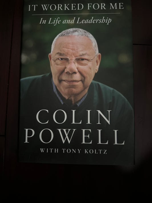 Book cover of It Worked for Me by Colin Powell, featuring a portrait of the author.